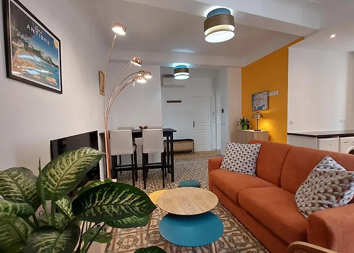Chic 1 Bedroom - 3 Star Rated Apartament Antibes